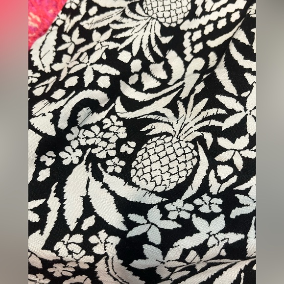 Loft Linen Shorts - Size Small - Picture 3 of 6